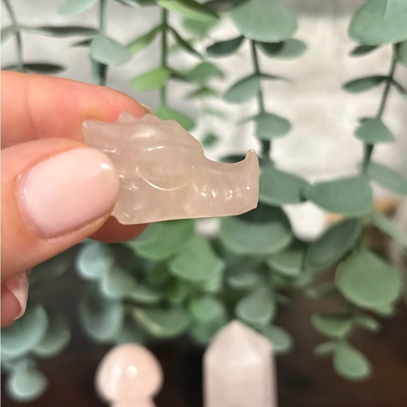 Rose Quartz Crystal Set beautiful mini carvings on rose quartz - Picture 2 of 5